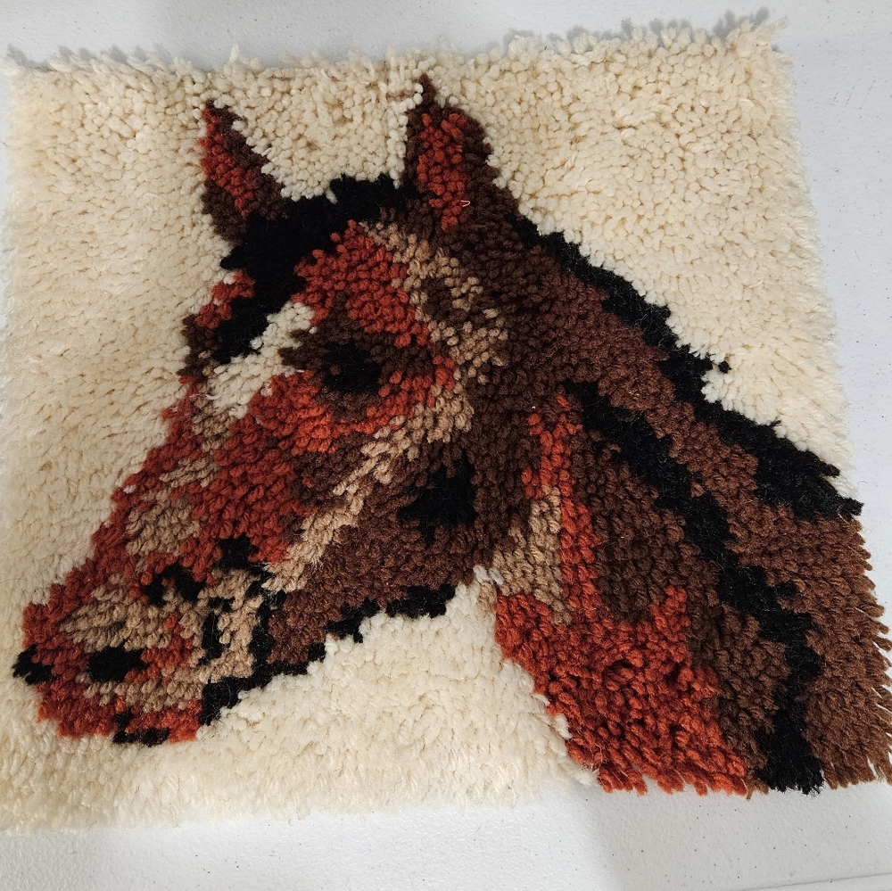 Latch Hook Rug Completed Horse Wall Hanging 15x15” BOHO Brown Orange VTG. 03